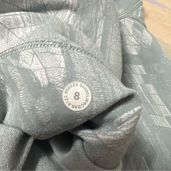 Lululemon Swift Speed HR Crop21" Reverberate Chevron Jacquard Silver Blue size 8 - Picture 10 of 11